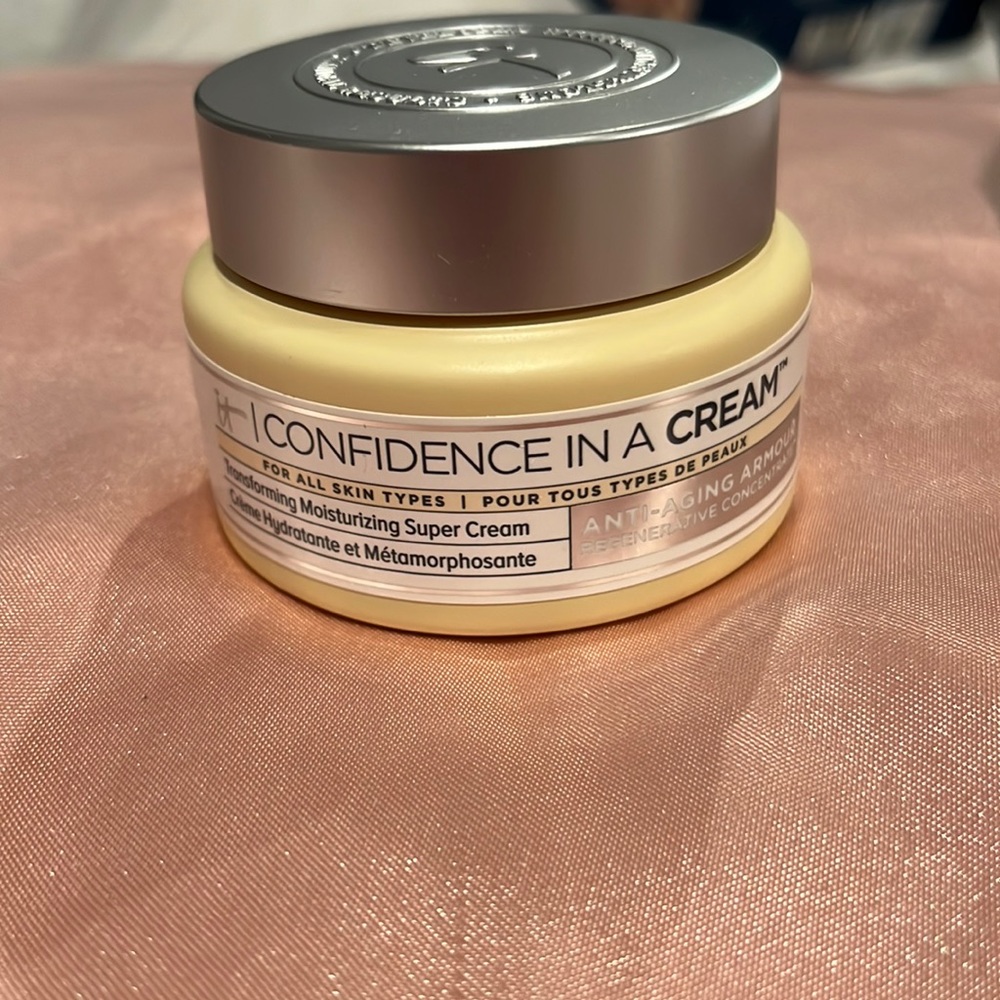 IT Cosmetics Confidence in a cream